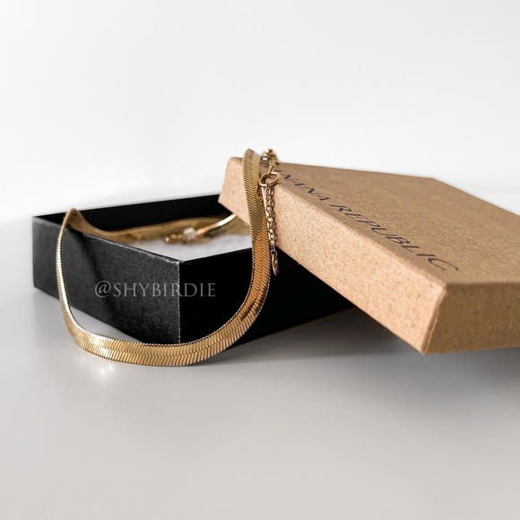 NWT Banana Republic Herringbone Snake Chain in Gold - Picture 2 of 12